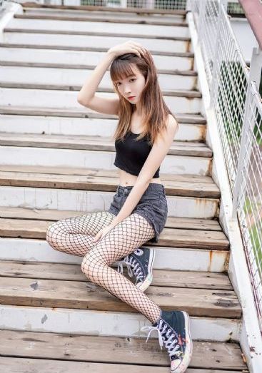 欧美宽松背带裤街拍_BD免费观看韩国