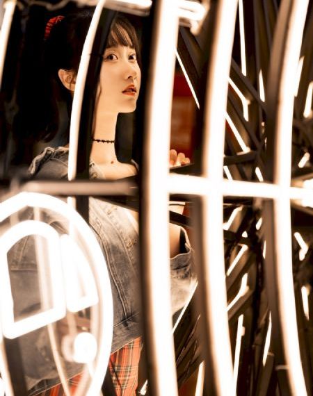 欧美女西装街拍图片_日本成人在线